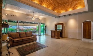 Espectacular casa recientemente remodelada, precio reducido en Mission Chulavista!