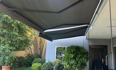 Amplia casa remodelada con alberca en condominio con vigilancia en Acapantzingo