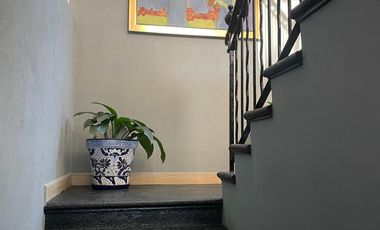 Amplia casa remodelada con alberca en condominio con vigilancia en Acapantzingo