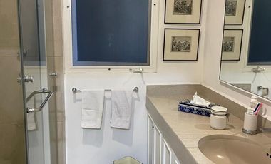 Amplia casa remodelada con alberca en condominio con vigilancia en Acapantzingo