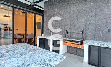 Casa en Venta en Cancun en Residencial Lagos el Sol con Pérgola a Pie de Lago