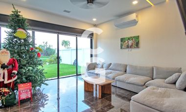 Casa en Venta en Cancun en Residencial Lagos el Sol con Pérgola a Pie de Lago
