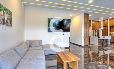 Casa en Venta en Cancun en Residencial Lagos el Sol con Pérgola a Pie de Lago