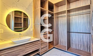 Casa en Venta en Cancun en Residencial Lagos el Sol con Pérgola a Pie de Lago