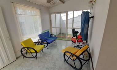 VENDEMOS CASA AMOBLADA DE UN PISO EN CONDOMINIO