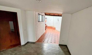 VENDO CASA EN LA FLORESTA