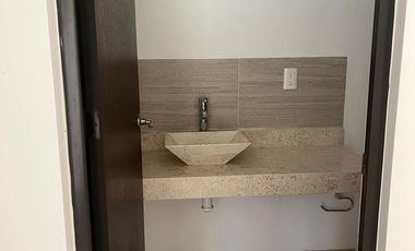 CASA EN RENTA LEON, GTO. CAPELLANIA RESIDENCIAL CERCA DE PUERTO INTERIOR