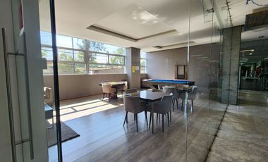 DEPA EN VENTA EN AV. SAN ANTONIO. EDIFICIO CON ALBERCA Y CANCHA DE PADEL