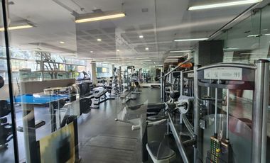 DEPA EN VENTA EN AV. SAN ANTONIO. EDIFICIO CON ALBERCA Y CANCHA DE PADEL