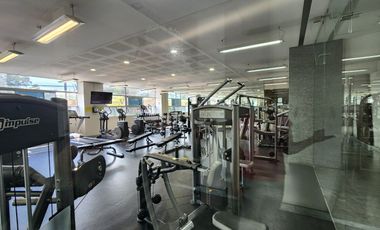 DEPA EN VENTA EN AV. SAN ANTONIO. EDIFICIO CON ALBERCA Y CANCHA DE PADEL