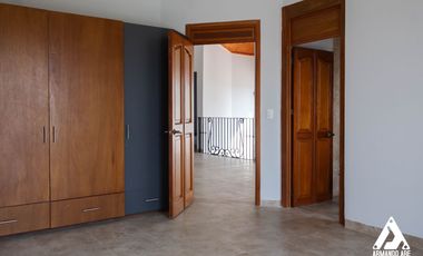 CASA EN RENTA o VENTA EN BOSQUES DEL REFUGIO DE 4 RECAMARAS!