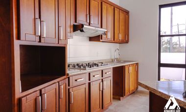 CASA EN RENTA o VENTA EN BOSQUES DEL REFUGIO DE 4 RECAMARAS!