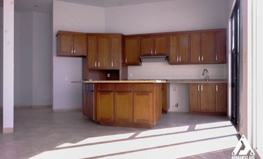 CASA EN RENTA o VENTA EN BOSQUES DEL REFUGIO DE 4 RECAMARAS!
