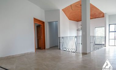 CASA EN RENTA o VENTA EN BOSQUES DEL REFUGIO DE 4 RECAMARAS!