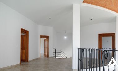 CASA EN RENTA o VENTA EN BOSQUES DEL REFUGIO DE 4 RECAMARAS!