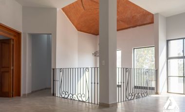 CASA EN RENTA o VENTA EN BOSQUES DEL REFUGIO DE 4 RECAMARAS!