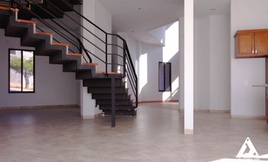 CASA EN RENTA o VENTA EN BOSQUES DEL REFUGIO DE 4 RECAMARAS!