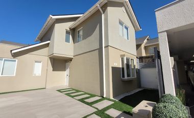 Gran Oportunidad!!! Hermosa casa en Condominio - 4D 3B - Buin