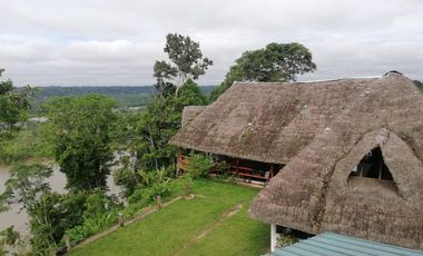 HOSTERIA DE VENTA A ORILLAS DE RIO NAPO DE OPORTUNIDAD