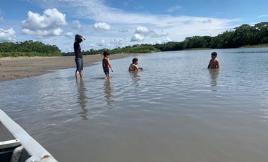 HOSTERIA DE VENTA A ORILLAS DE RIO NAPO DE OPORTUNIDAD