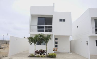 HERMOSA CASA EN PUNTA CARNERO