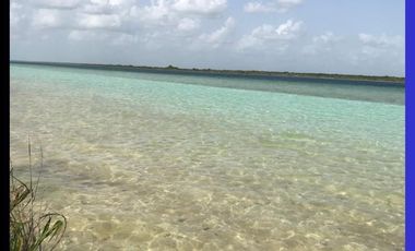 Terreno en Venta en  Bacalar con frente de Laguna de 50 metros