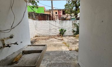 RENTO CASA EN ESQUINA EN LAS BRISAS, CON UN BUEN TERRENO