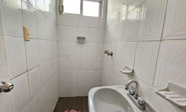 RENTO CASA EN ESQUINA EN LAS BRISAS, CON UN BUEN TERRENO