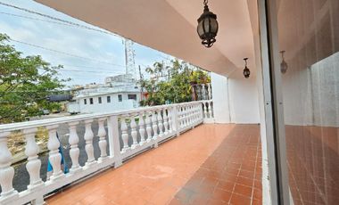 RENTO CASA EN ESQUINA EN LAS BRISAS, CON UN BUEN TERRENO