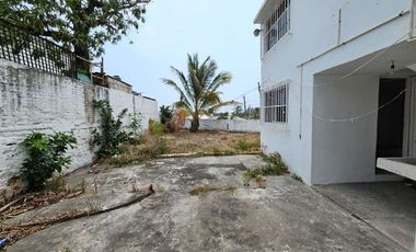 RENTO CASA EN ESQUINA EN LAS BRISAS, CON UN BUEN TERRENO