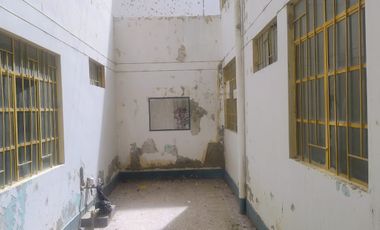 VENTA DE CASA CON VALOR DE TERRENO- EN PLENO CENTRO DE PIURA