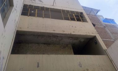 VENTA DE CASA CON VALOR DE TERRENO- EN PLENO CENTRO DE PIURA