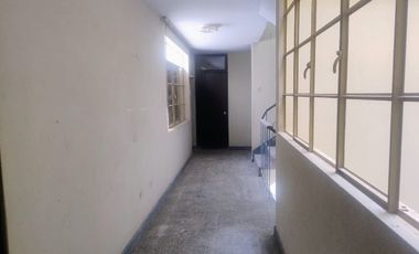 VENTA DE CASA CON VALOR DE TERRENO- EN PLENO CENTRO DE PIURA