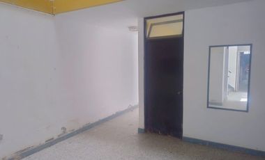 VENTA DE CASA CON VALOR DE TERRENO- EN PLENO CENTRO DE PIURA