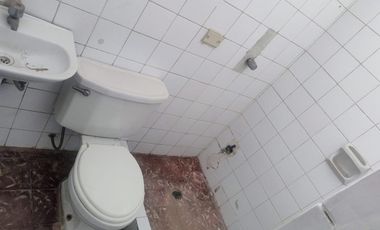 VENTA DE CASA CON VALOR DE TERRENO- EN PLENO CENTRO DE PIURA