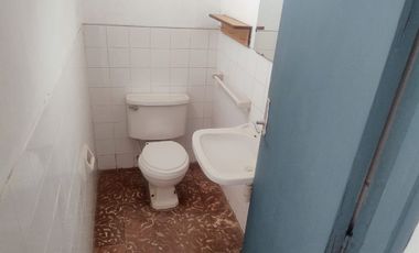 VENTA DE CASA CON VALOR DE TERRENO- EN PLENO CENTRO DE PIURA