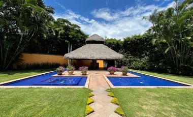Casa estilo Californiano Mediterráneo en privada con vigilancia en Palmira, Cuernavaca