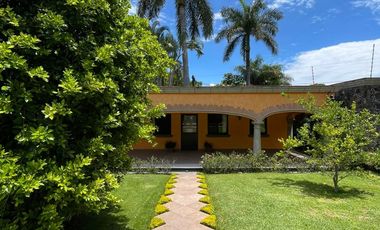 Casa estilo Californiano Mediterráneo en privada con vigilancia en Palmira, Cuernavaca
