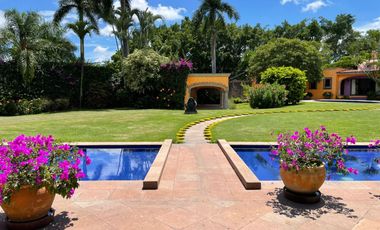 Casa estilo Californiano Mediterráneo en privada con vigilancia en Palmira, Cuernavaca