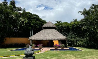 Casa estilo Californiano Mediterráneo en privada con vigilancia en Palmira, Cuernavaca
