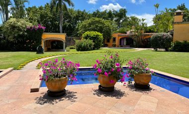 Casa estilo Californiano Mediterráneo en privada con vigilancia en Palmira, Cuernavaca