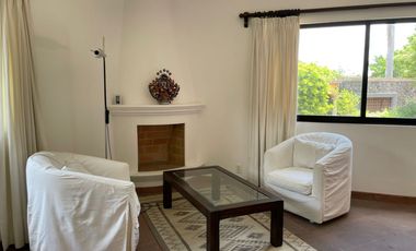Casa estilo Californiano Mediterráneo en privada con vigilancia en Palmira, Cuernavaca