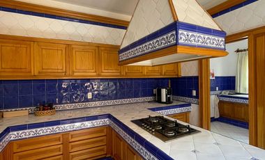 Casa estilo Californiano Mediterráneo en privada con vigilancia en Palmira, Cuernavaca