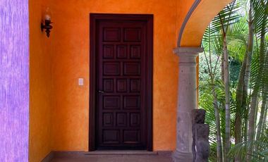 Casa estilo Californiano Mediterráneo en privada con vigilancia en Palmira, Cuernavaca