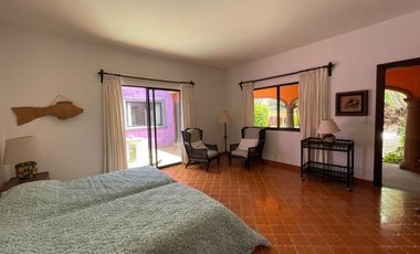 Casa estilo Californiano Mediterráneo en privada con vigilancia en Palmira, Cuernavaca
