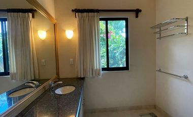 Casa estilo Californiano Mediterráneo en privada con vigilancia en Palmira, Cuernavaca