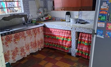 VENDO CASA LOTE EN LA AMERICA