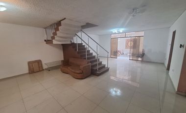 **¡VENTA EXCLUSIVA! HERMOSA CASA EN URB. SANTA CATALINA – LA VICTORIA 🏡✨**