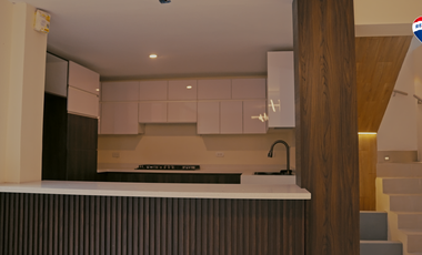 VENTA CASA MODERNA 2 PISOS URB. MOCHICA (LPADILLA)
