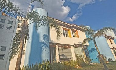CASA CON INCREIBLES ACABADOS Y DISEÑO MODERNO ¡ AGENDA TU CITA HOY!